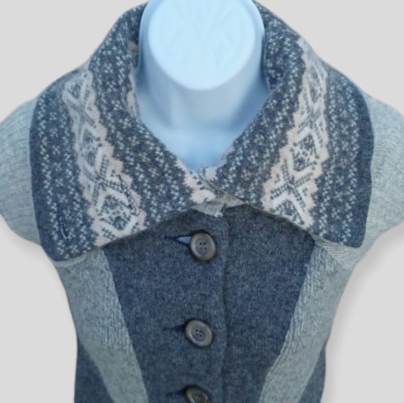 Preloved Sweater (Canadian Handmade) Size XS - Picture 4 of 7